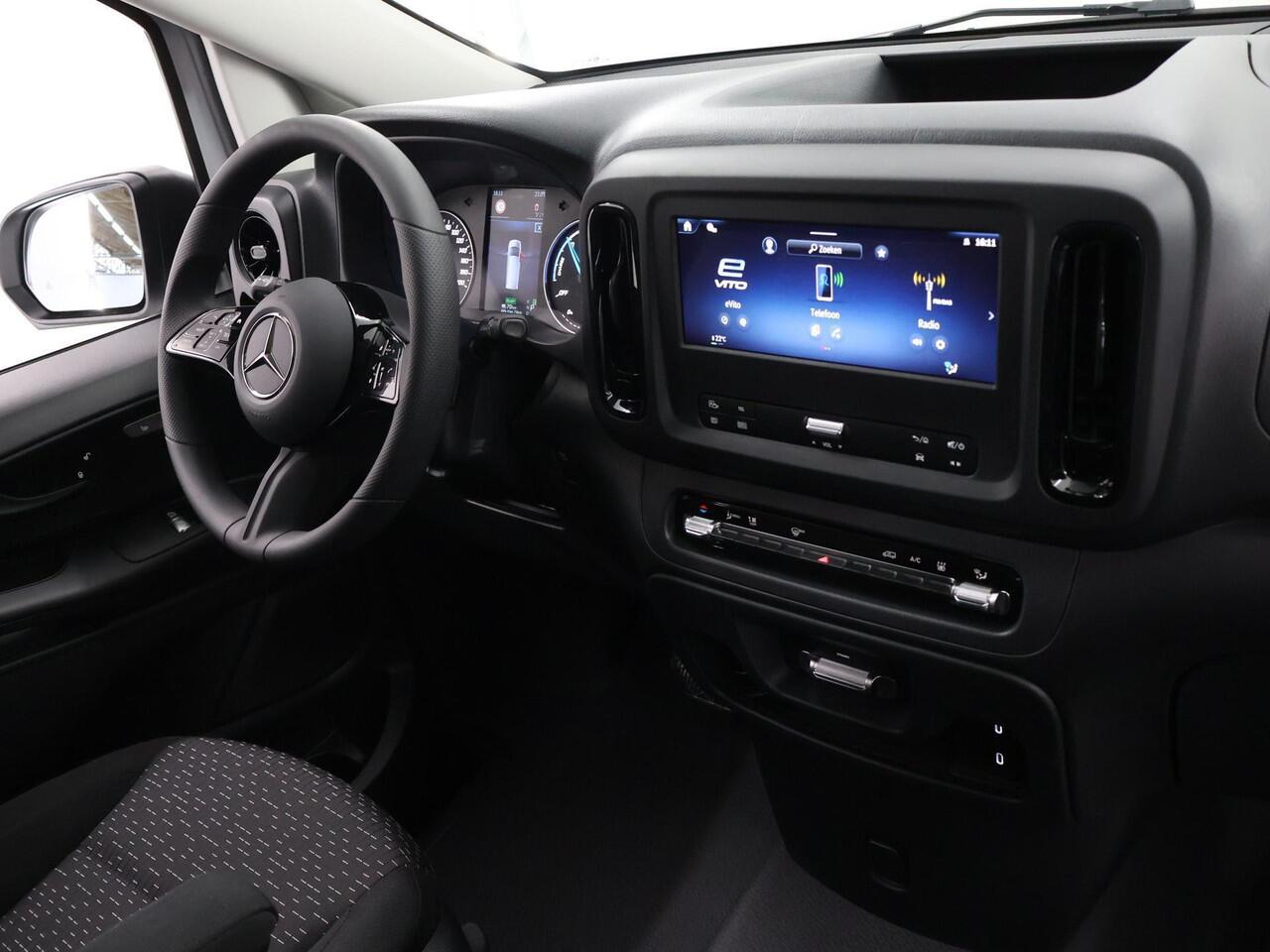 Mercedes-Benz VITO eVito Bestelwagen L2 66 kWh | Navigatie | Achteruitrijcamera | 80 kWh Snelladen | Dodehoekassistent | Lichtmetalen velgen |