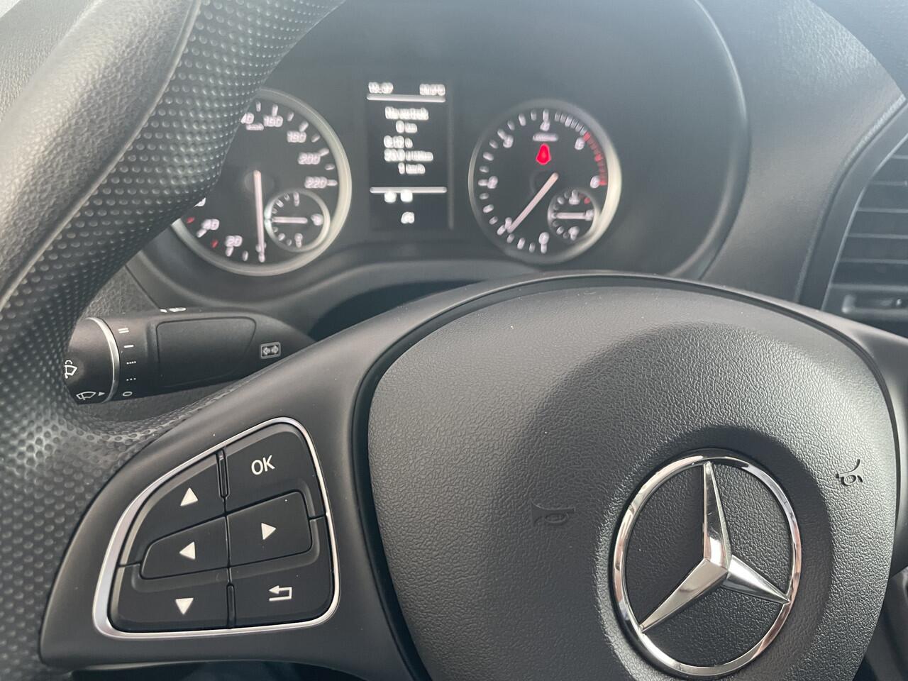 Mercedes-Benz VITO 114 CDI Extra Lang Airco - Cruise control - Navigatie full map - Achteruitrijcamera - Zijschuifdeur rechts - Parkeersensoren voor en achter - Trekhaak - Aluminium trap - zeer nette bus