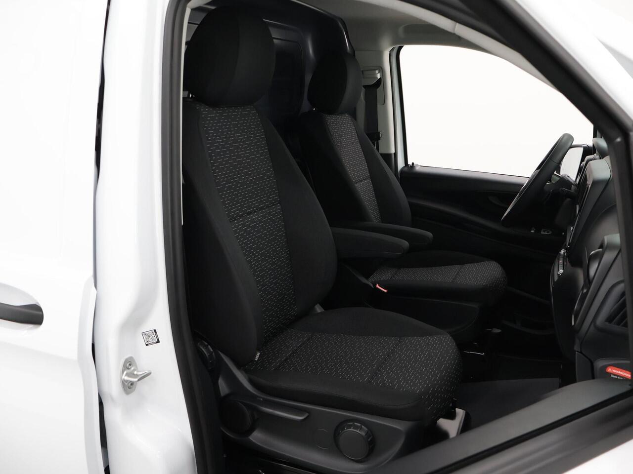 Mercedes-Benz VITO eVito Bestelwagen 112 L2 66 kWh | Navigatie | Achteruitrijcamera | 80 kWh Snelladen | Achterdeuren | Schuifdeur links |