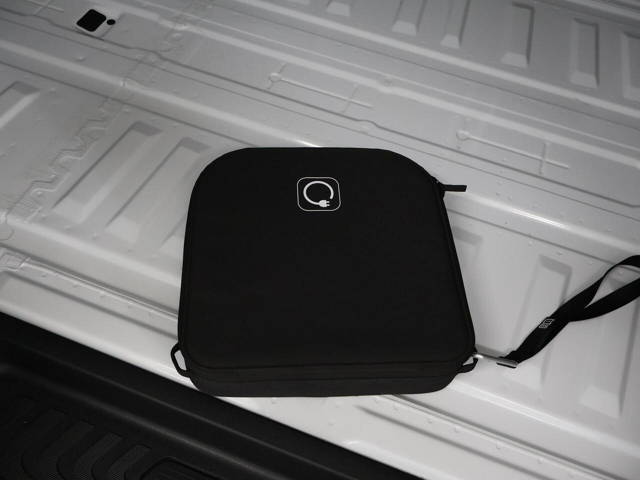 Mercedes-Benz VITO eVito Bestelwagen 112 L2 66 kWh | Navigatie | Achteruitrijcamera | 80 kWh Snelladen | Achterdeuren | Schuifdeur links |