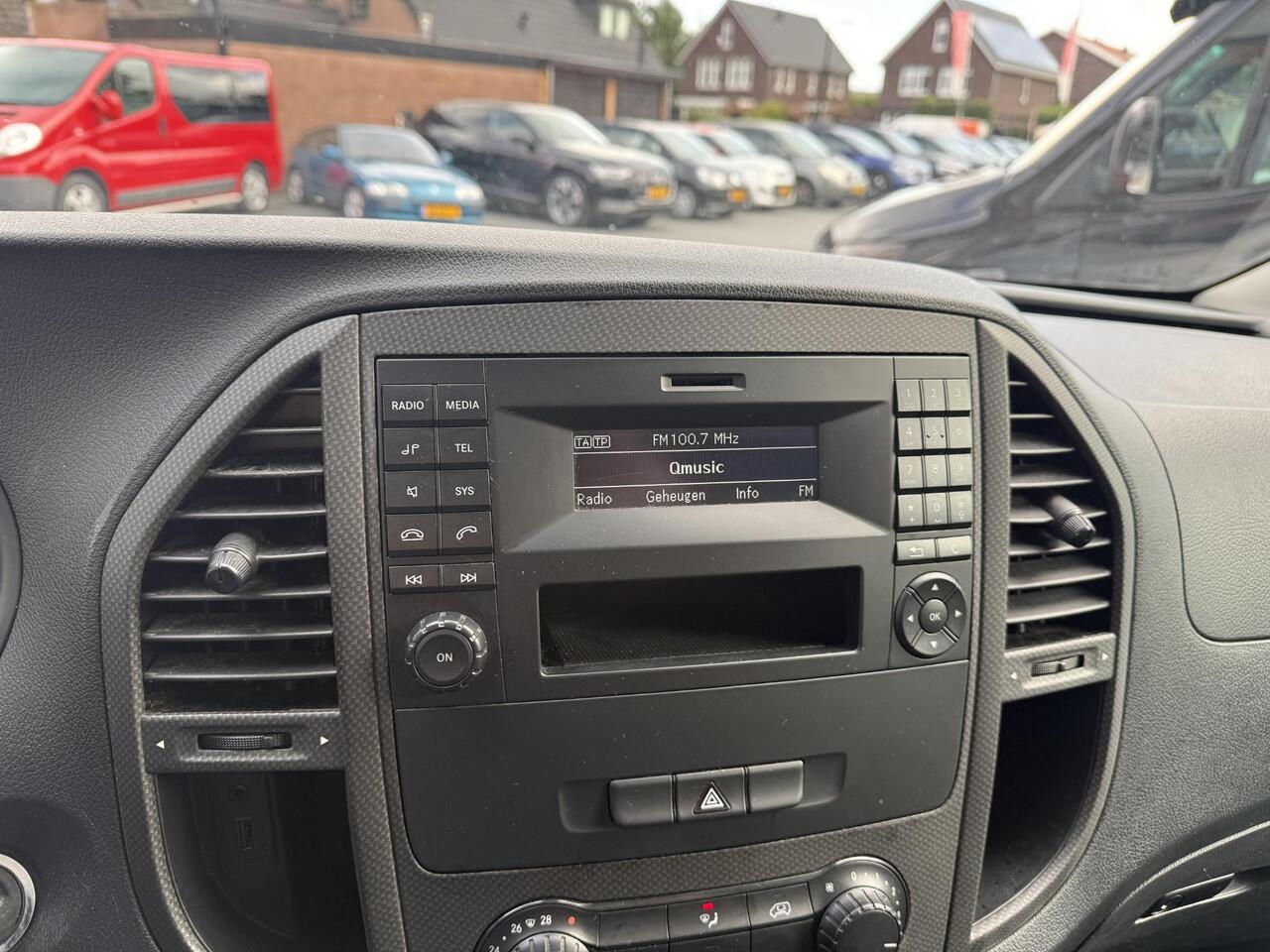 Mercedes-Benz VITO 111 CDI Functional Lang | Airco | Sidebars | Bijrijdersbank | Trekhaak |