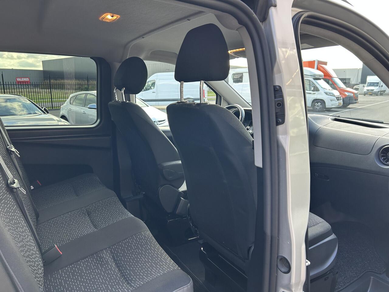 Mercedes-Benz VITO 116 CDI Lang Dubbele cabine / Distronic / Camera / Parkeersensoren / Navigatie / Airco / LMV