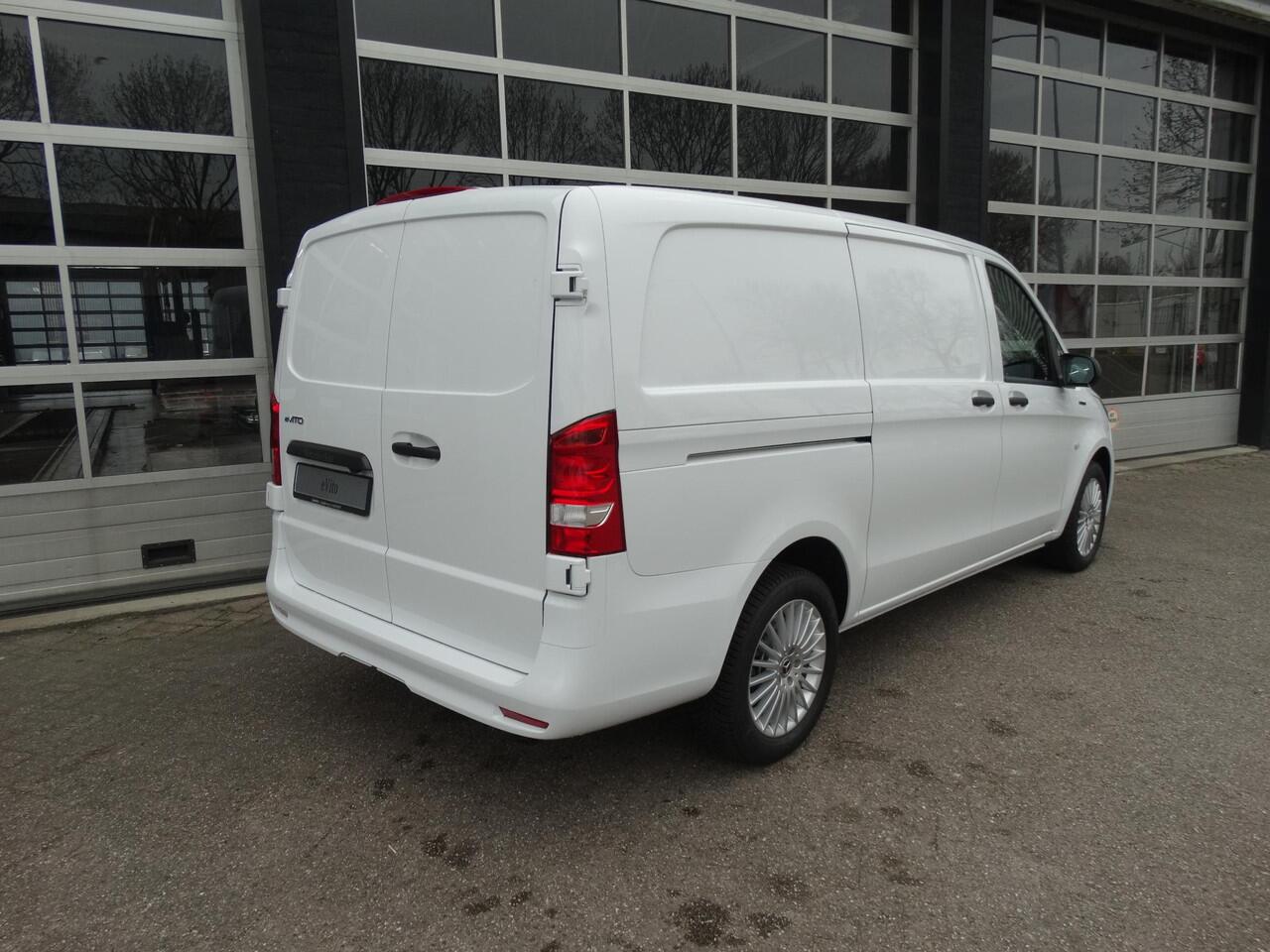 Mercedes-Benz VITO eVito 112 L2 60 kWh Mercedes-Benz eVito eVito 112 L2 66 kWh