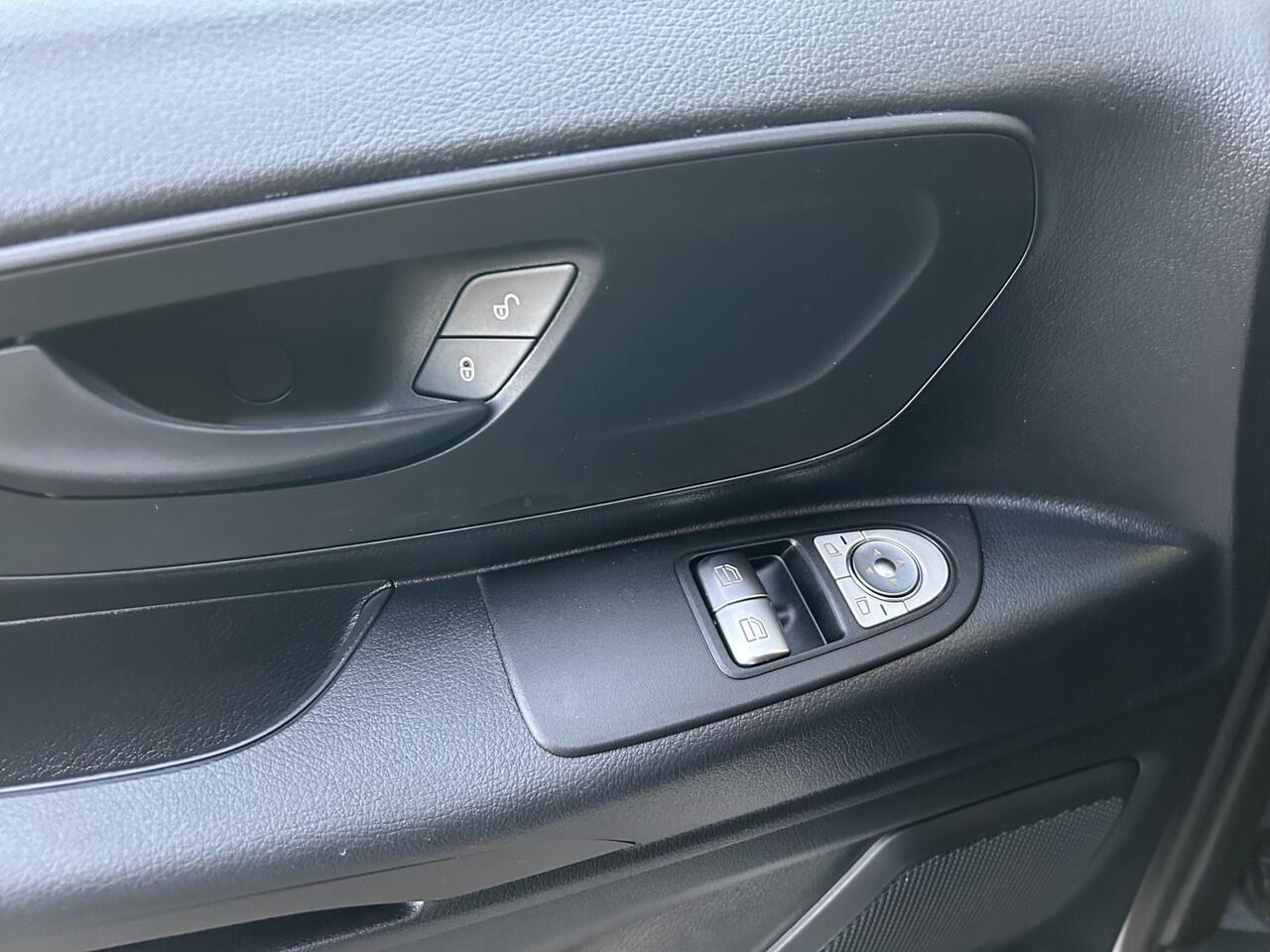 Mercedes-Benz VITO 116 CDI L3 Pro 2500KG Trekhaak / MBUX / Camera / Navigatie / Cruise control / Airco / Achterdeuren