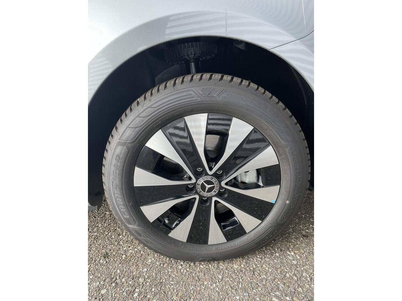 Mercedes-Benz VITO eVito 112 L2 60 kWh | Stoelverwarming | Cruise Control | Smartphone Installatie