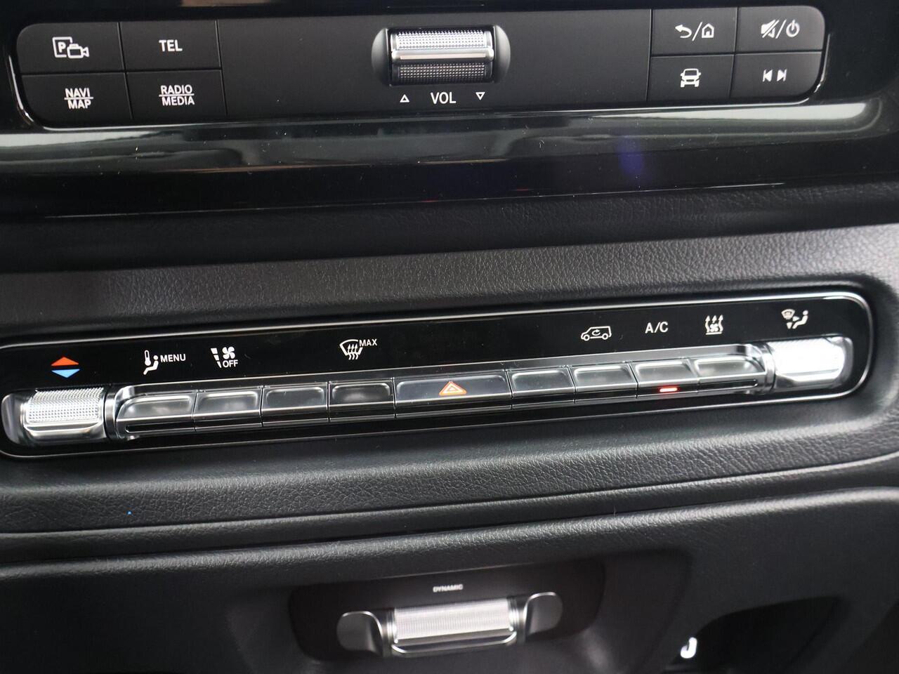 Mercedes-Benz VITO eVito Bestelwagen 112 L2 66kWh | MultiBeam LED | Stoelverwarming | Apple Carplay | Achteruitrijcamera | Airco | Cruise Control |