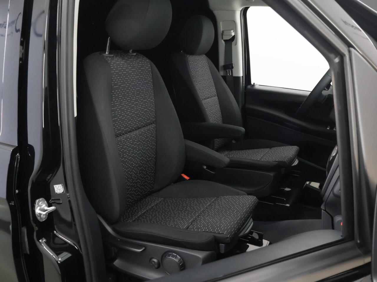 Mercedes-Benz VITO Bestelwagen 114 CDI L2 PRO | Achteruitrijcamera | Climate Control | Trekgewicht 2500 kg | Bumper en stootlijsten carrosseriekleur |