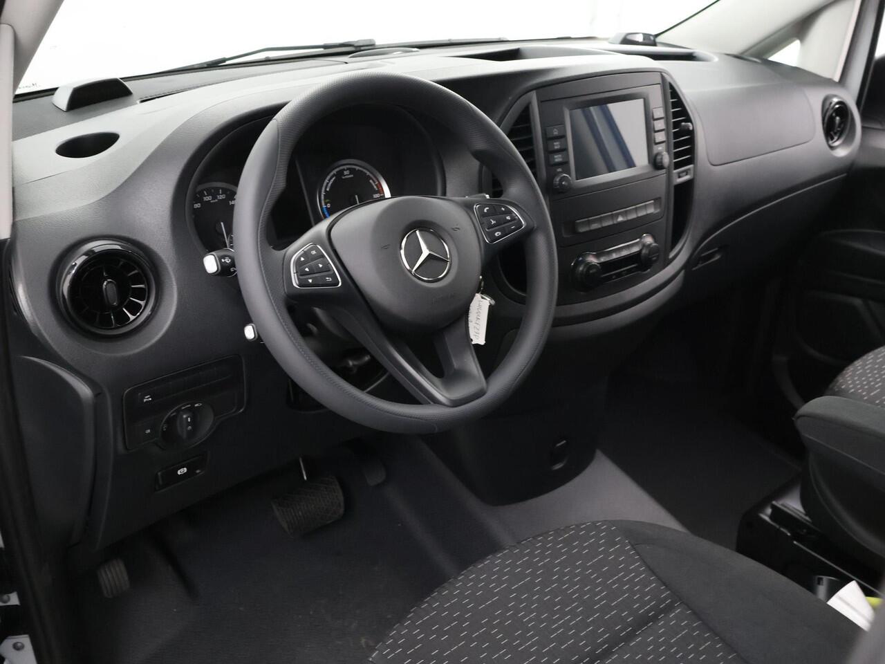 Mercedes-Benz VITO eVito L2 Lang 66 kWh | Achteruitrijcamera | Stoelverwarming | Navigatie | Climate Control | Cruise Control | LED Koplampen |