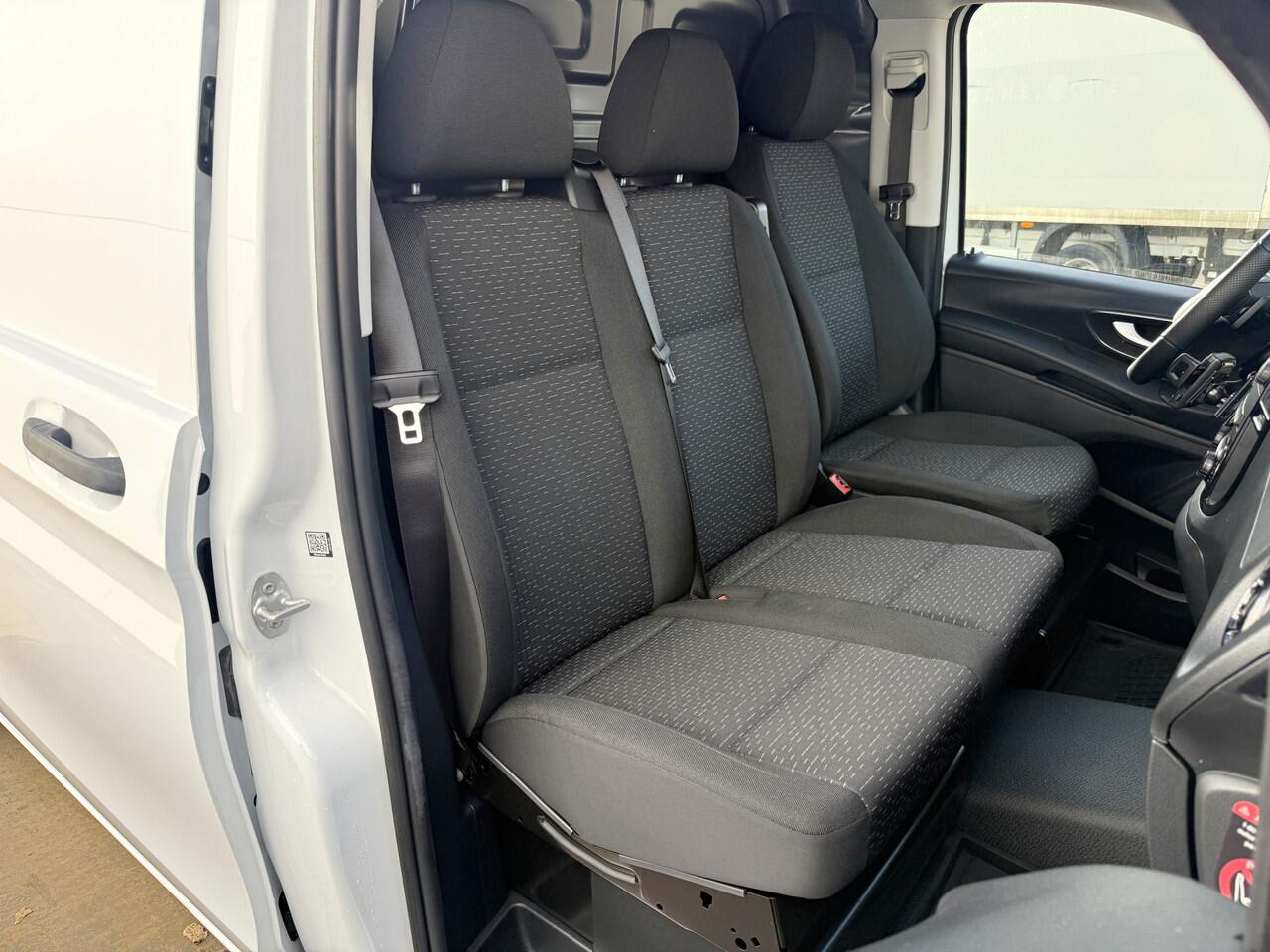 Mercedes-Benz VITO 114 1.9 CDI Automaat L3H1 Climate Control Adaptieve Cruise Control Trekhaak Carplay Camera Stoelverwarming