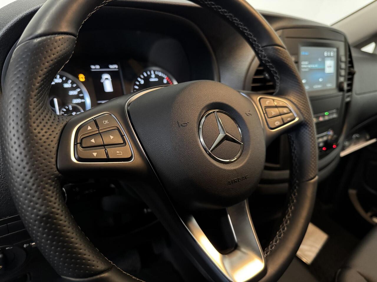 Mercedes-Benz VITO 114 CDI Lang L2 Automaat Apple Carplay Airco Bluetooth Camera Trekhaak Lederen bekleding