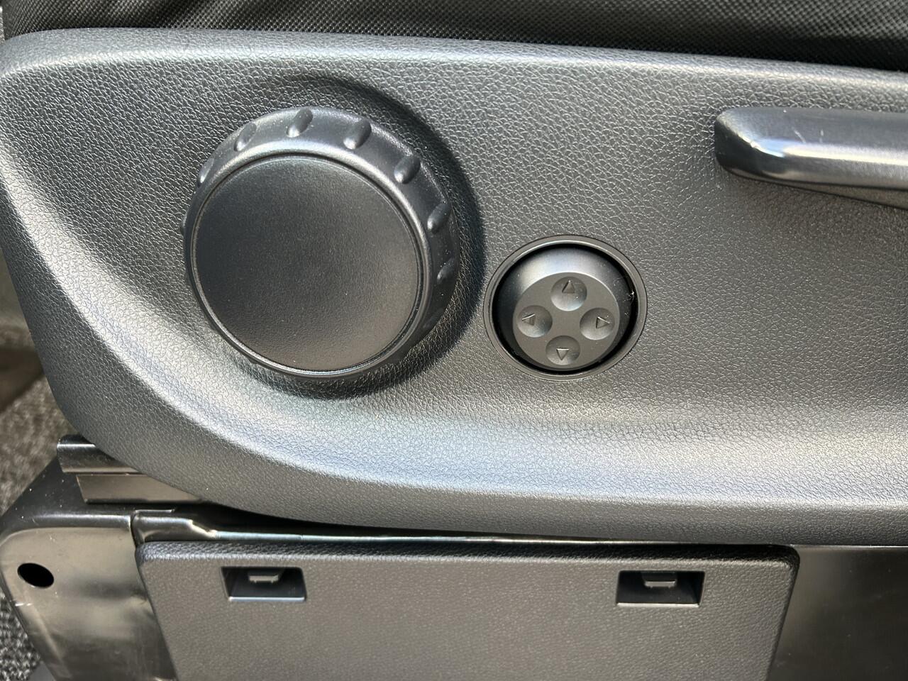 Mercedes-Benz VITO 116 CDI L2 Pro 2500KG Trekhaak / MBUX / Camera / Navigatie / Cruise control / Airco / Achterdeuren