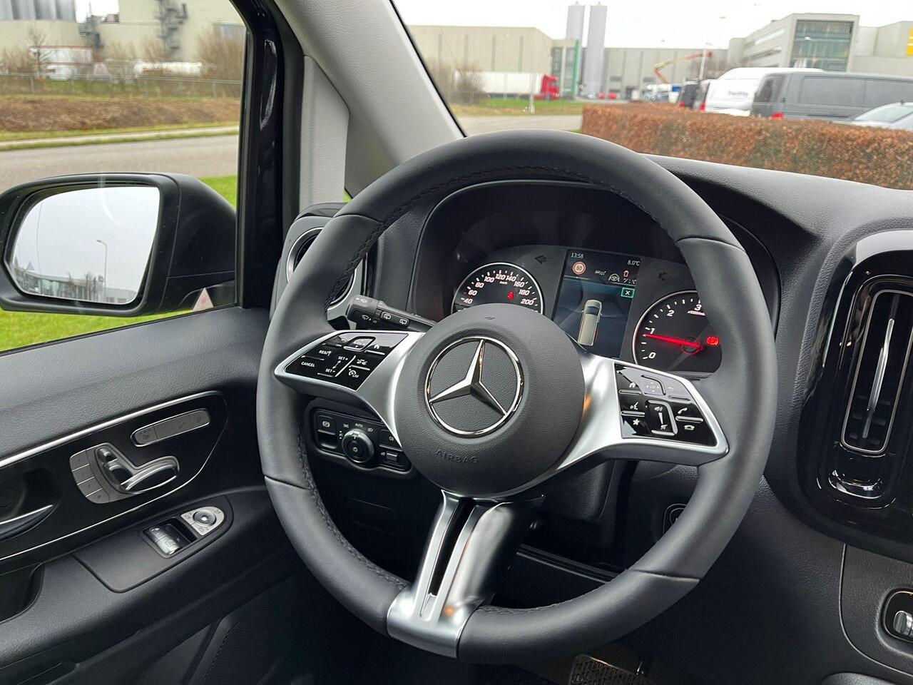 Mercedes-Benz VITO 119 CDI L2 Select Dubbele Cabine | 19 inch | Leer Mercedes-Benz Vito 119 CDI L2 Select Dubbele Cabine | 20 inch | Leer | Luchtvering | Rij-assistent Pakket Plus | 2500kg Trekhaak | Elektrisch Verstelbare Stoelen met Memory | ETCETERA....