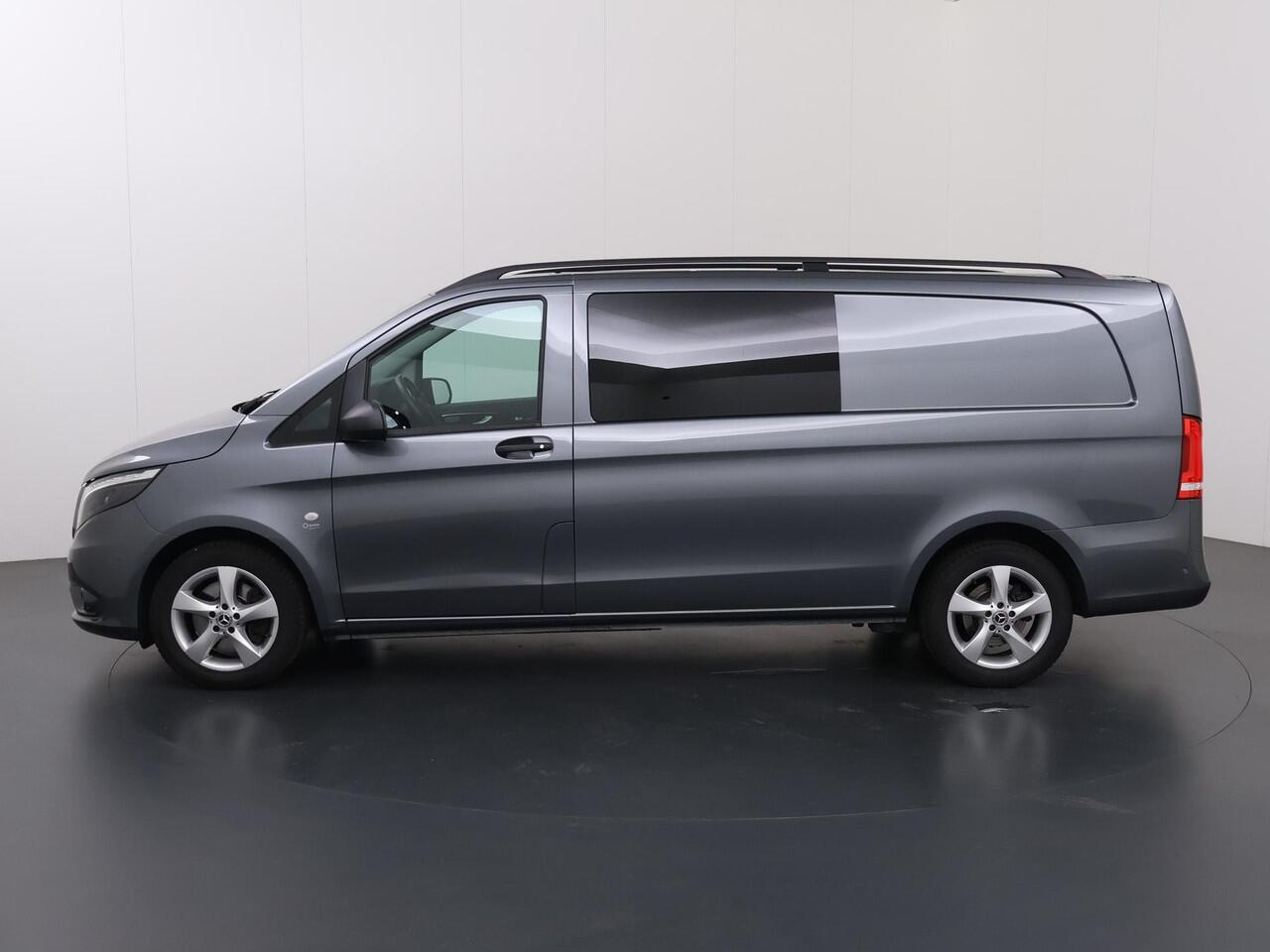 Mercedes-Benz VITO 119 CDI | L3 XL | DUBBEL CABINE | 190 PK | AUT. | LED | NAVIGATIE | CLIMATE CONTROL | CAMERA | PARKEERSENSOREN | BETIMMERDE LAADRUIMTE | TREKHAAK | METALLIC | CARPLAY / ANDROID AUTO | 17" LICHTMETALEN WIELEN