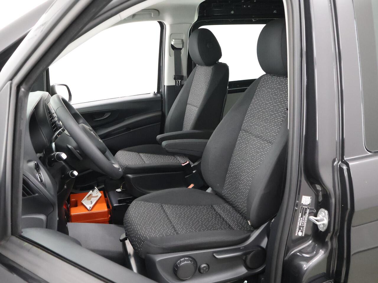 Mercedes-Benz VITO 116 CDI Extra Lang | Dubbel Cabine ¤57.995,- | Sidebars | LED | Trekhaak |