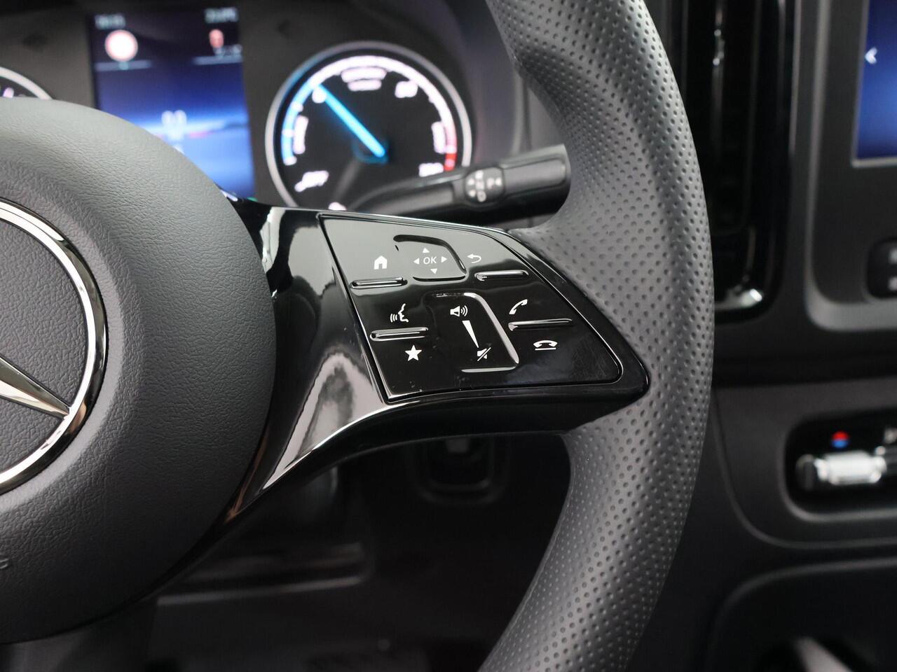 Mercedes-Benz VITO eVito 112 Bestelwagen L2 66 kWh | Stoelverwarming | Apple Carplay | Achteruitrijcamera | Airco | LED Koplampen | Cruise Control | Dodehoekassistent |