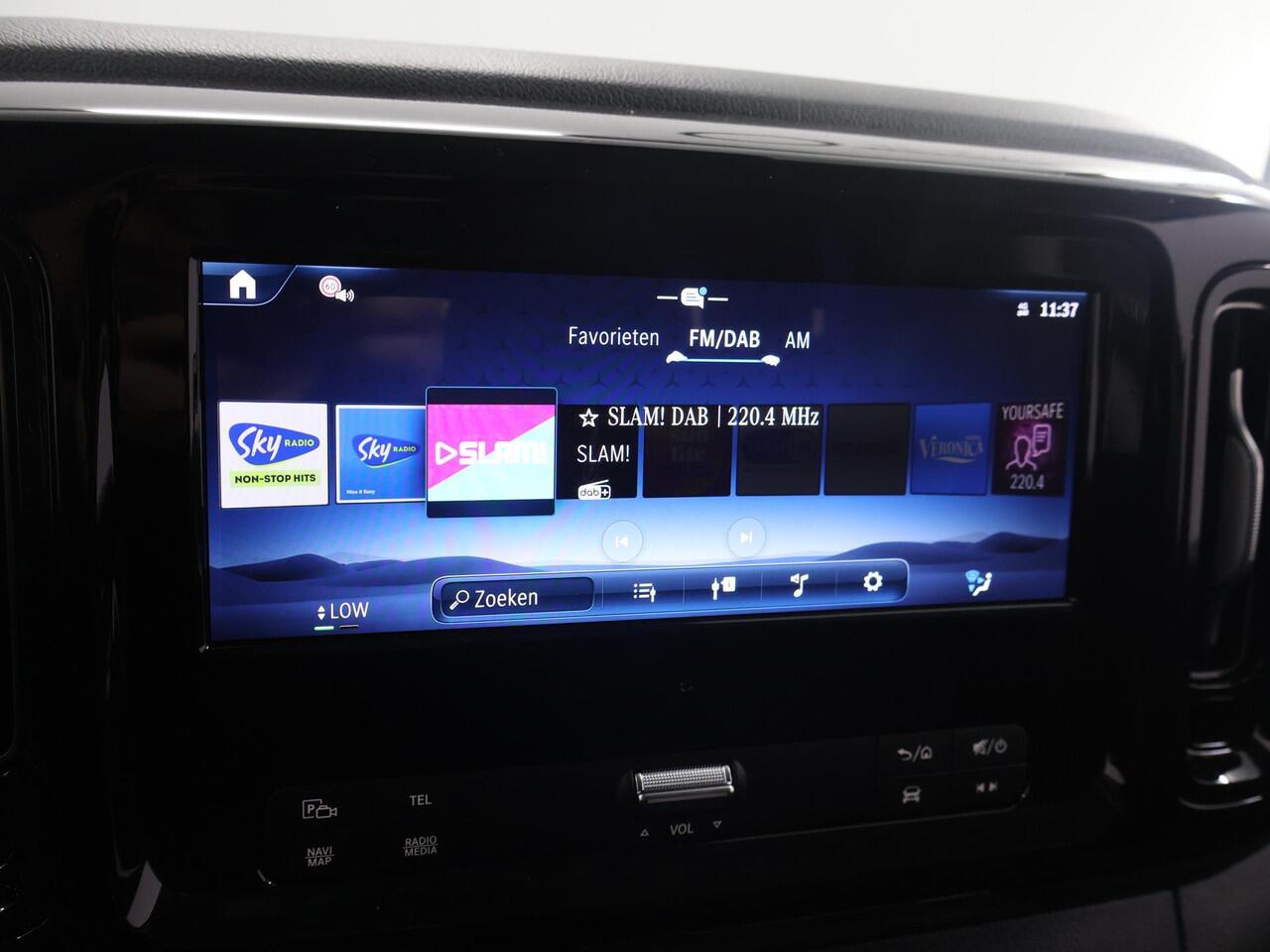 Mercedes-Benz VITO eVito Bestelwagen 112 L2 66kWh | MultiBeam LED | Stoelverwarming | Apple Carplay | Achteruitrijcamera | Airco | Cruise Control |