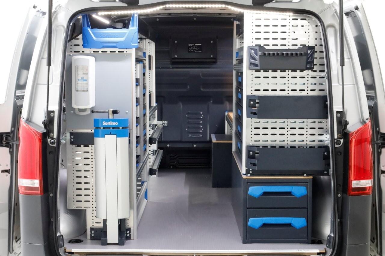 Mercedes-Benz VITO CDI 136pk Compact 9G Automaat 2x Schuifdeur/LED/Camera/Inrichting 07-2022