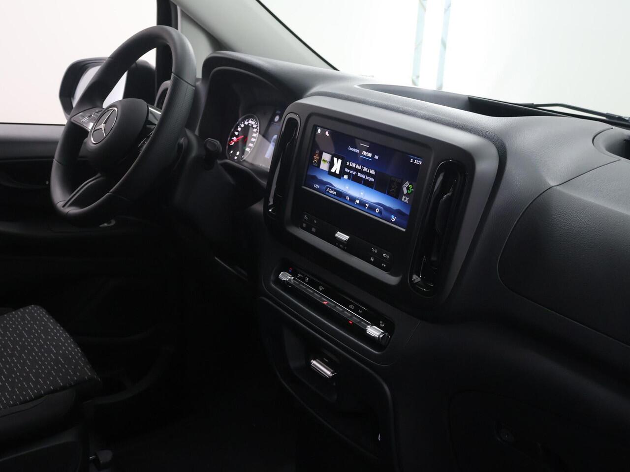 Mercedes-Benz VITO Bestelwagen 114 CDI L2 Pro | Achteruitrijcamera | Climate Control | Trekgewicht 2500 kg | Bumper en stootlijsten carrosseriekleur |