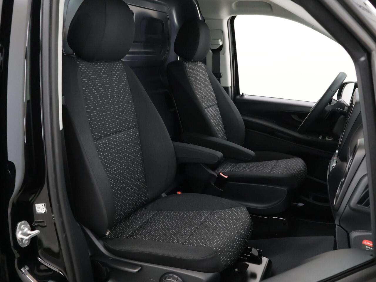 Mercedes-Benz VITO eVito Bestelwagen 112 L2 66 kWh | Navigatie | Achteruitrijcamera | 80 kWh Snelladen | Achterdeuren | Dodehoekassistent |