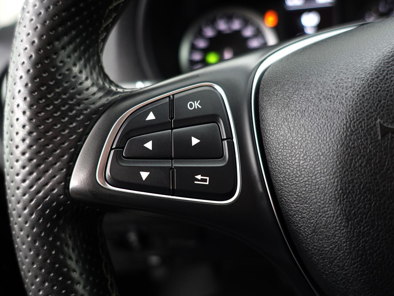 Mercedes-Benz VITO 116 CDI Lang AMG line Automaat 3 persoons I Facelift model I Xenon I Sidebars I LMV