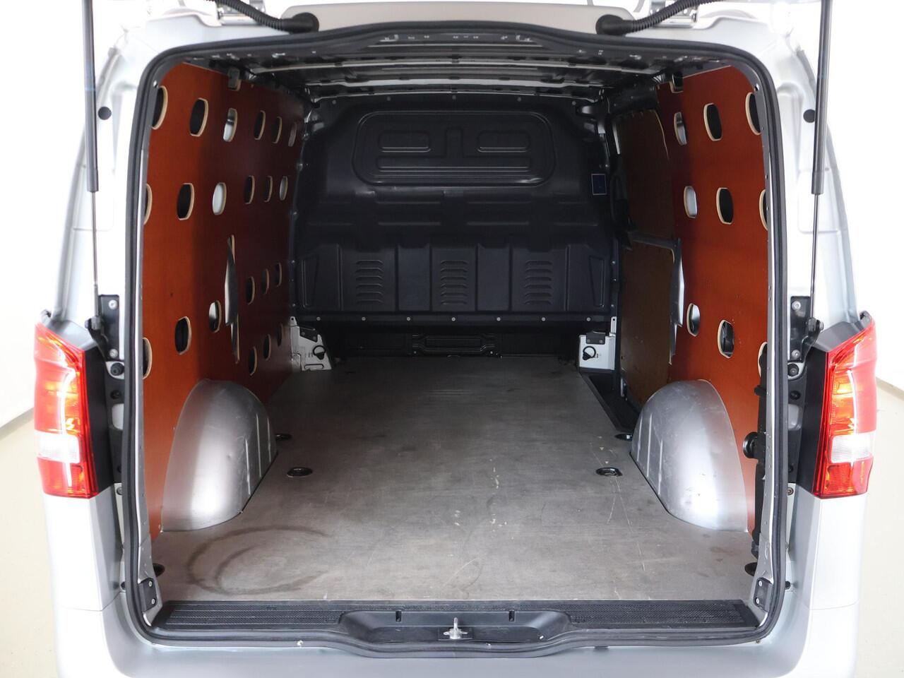 Mercedes-Benz VITO 111 CDI | L2 Lang | Climate Control | Cruise Control | Bluetooth | Trekhaak | 2-zits | Certified |