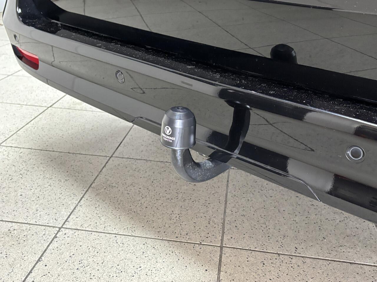 Mercedes-Benz VITO 114 CDI Lang DC (Snoeks Comfort)/ Lease Edition / AMG-Line/ Trekhaak/ Dubbele Schuifdeur/ Automaat/ Leder/ LED Koplampen/ Apple + Android/ DAB+/ Camera/ 19'' LMV/ Stoelverw./ Navi/ Clima/ Cruise/ PDC V+A/ Extra getint glas. Fiscale waarde ¤ 56105,-