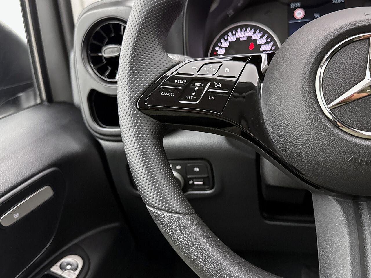 Mercedes-Benz VITO 116 CDI L2 Pro Multibeam Led Parkeerpakket Trekhaak 2.5t Alpingrijs Cruise control MBUX