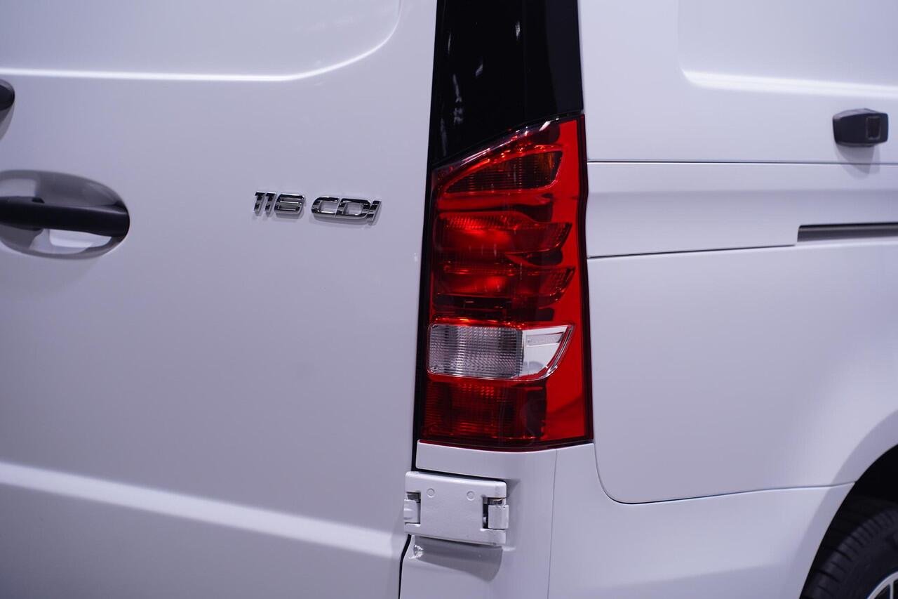 Mercedes-Benz VITO 116 CDI 163 pk XL Black&White Edition Navi, 19" AMG Wielen, Camera, Spoiler Pakket, PDC V+A, Laadruimte Pakket, 3-Zits