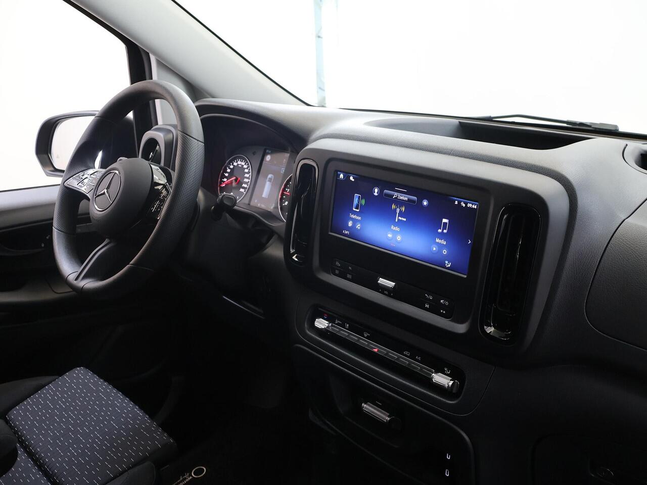 Mercedes-Benz VITO 116 CDI L2 | PRO | AUT. 2500 KG TREKHAAK AHW | STOELVERWARMING | PARKEERCAMERA | DODEHOEKASSISTENT | SPOORASSISTENT | BIJRIJDERSBANK | LAADRUIMTE BETIMMERD | METALLIC |