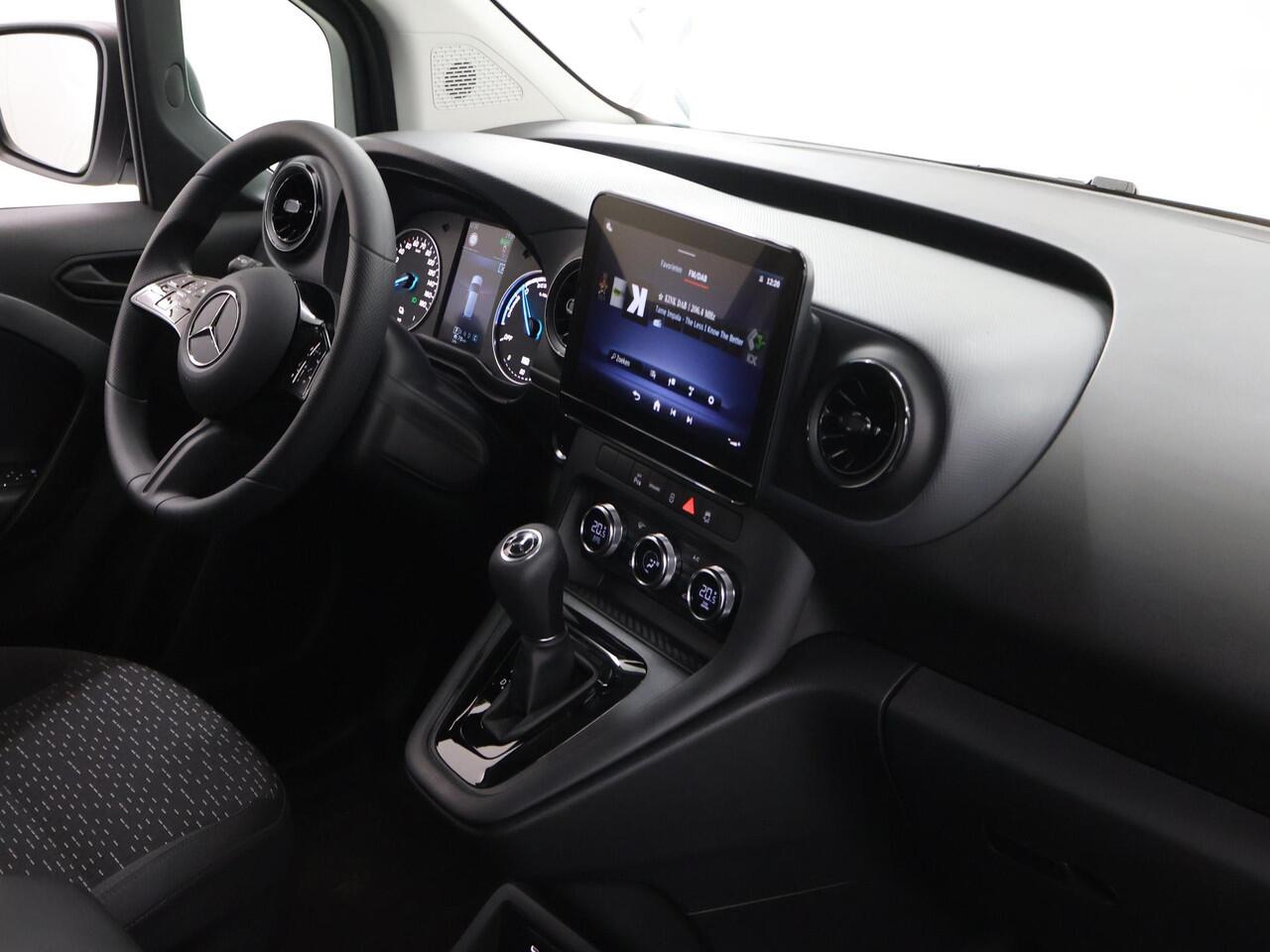 Mercedes-Benz eCitan 112 Base L2 51 kWh | Achteruitrijcamera | Climate Control | Cruise Control | Airco | Snelladen 75KW