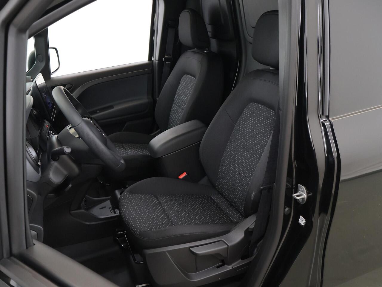 Mercedes-Benz eCitan 112 Base L2 51 kWh | Achteruitrijcamera | DC laden 75 kW | Climate Control | Multifunctioneel stuurwiel |