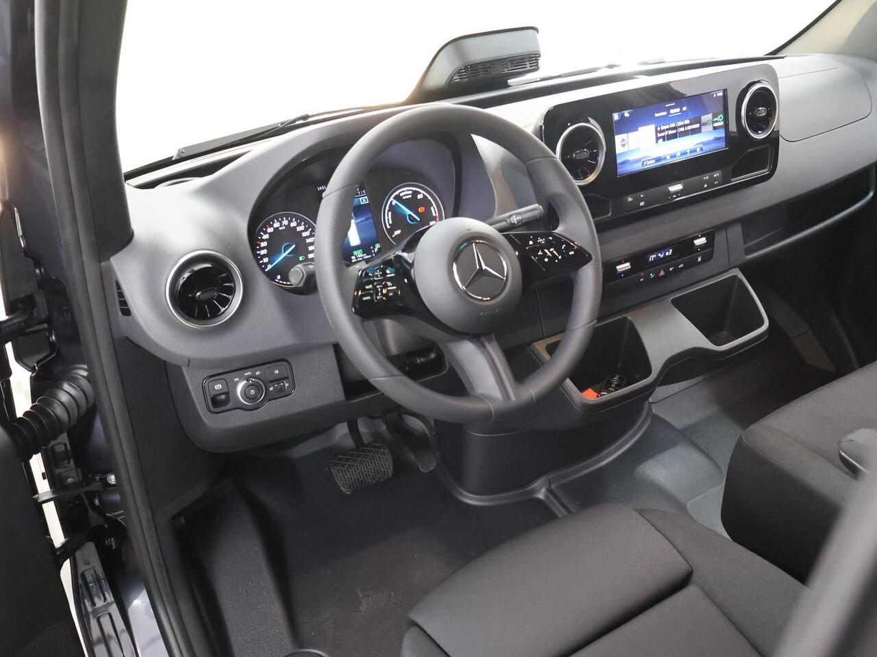 Mercedes-Benz eSprinter 314 L2 H2 RWD PRO 81kWh | Comfortbestuurdersstoel | Trekhaak | Smartphone integratie pakket | 115 kW Snelladen | Achteruitrijcamera | Standkachel |