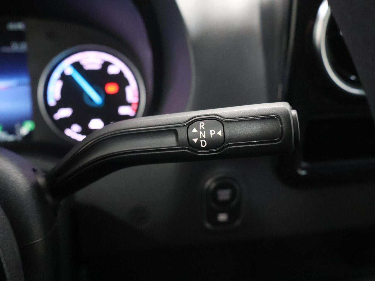 Mercedes-Benz eSprinter 414 GB L2 H2 PRO | 81 kWh | 4250 GVW | Smartphone integratie pakket | 2000 KG Trekhaak | Cruise-Controle | MBUX | Achteruitrijcamera | DC laden 115 kW |