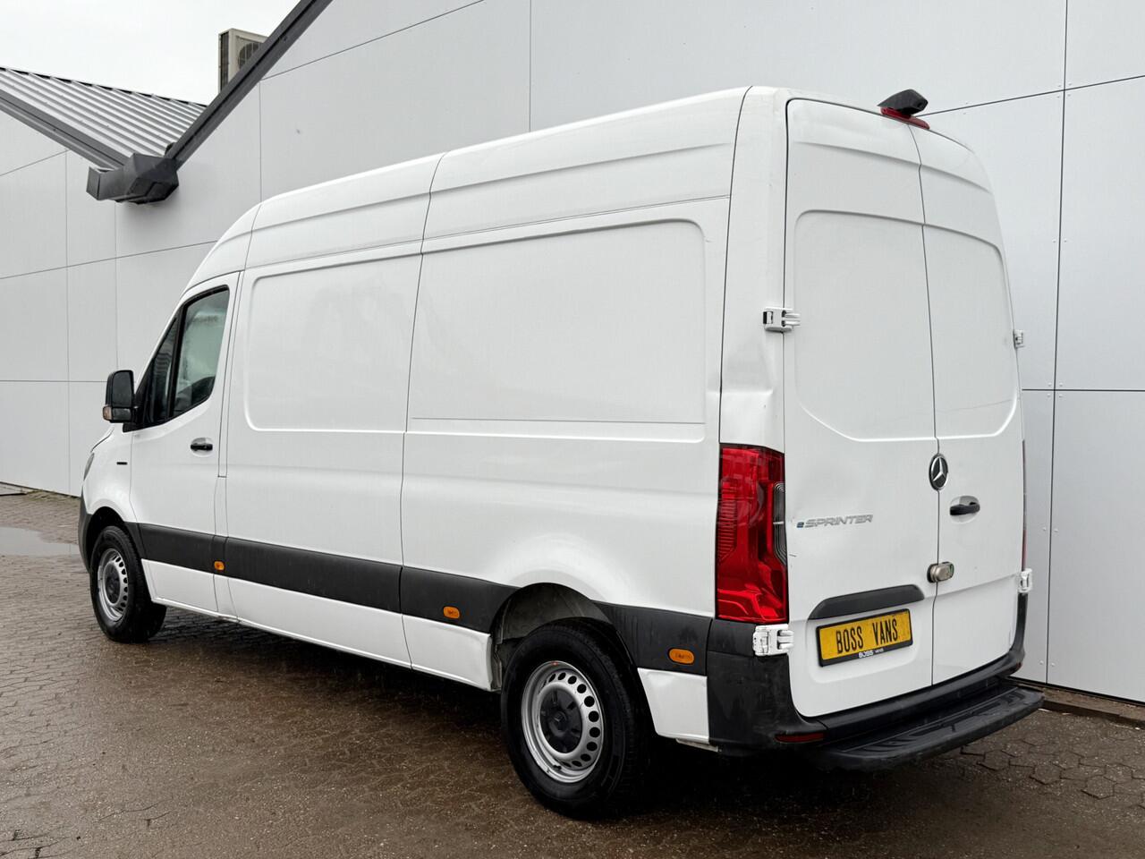 Mercedes-Benz eSprinter 312 ALL-IN PRIJS 93.2% (SOH) L2H2 55kWh 168km WLTP 80kw Snelladen Climate Control Camera Stoelverwarming Laadkabel