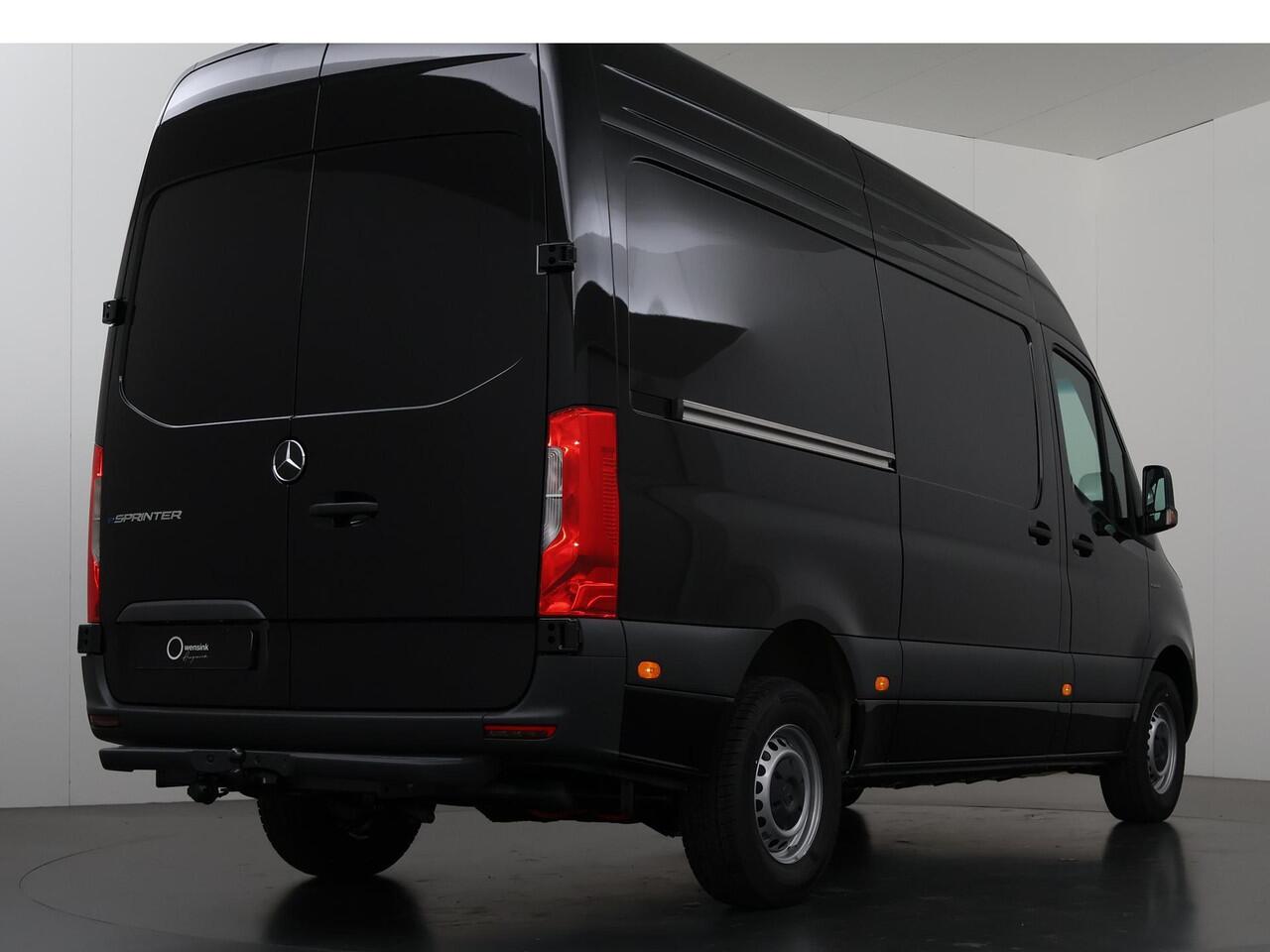Mercedes-Benz eSprinter 414 GB L2 H2 PRO | 81 kWh | 4250 GVW | Trekhaak | Stoelverwarming | 3-zits | Climate Control | Achteruitrijcamera | Airco | Cruise Control |