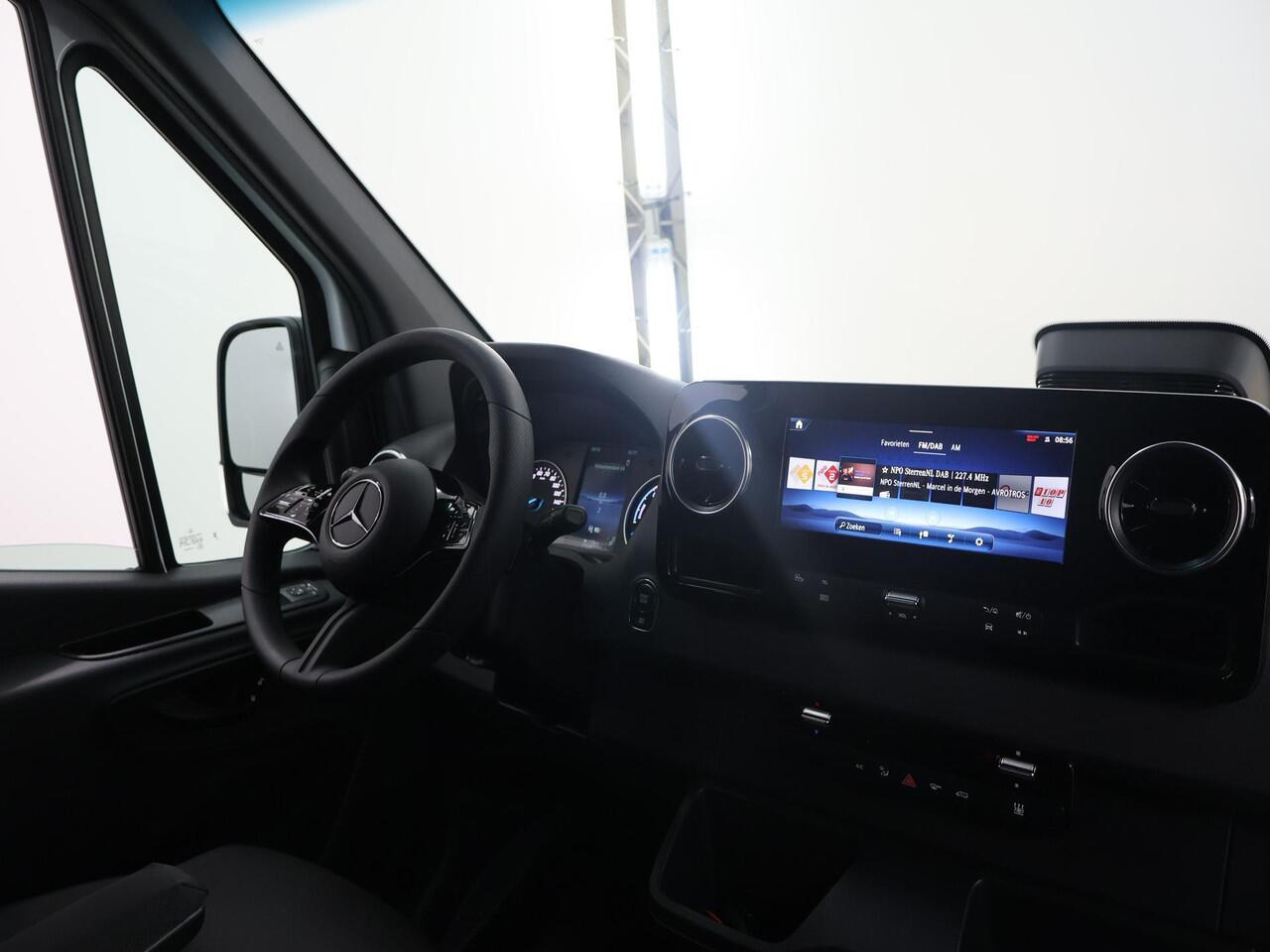 Mercedes-Benz eSprinter 414 L2 H2 RWD PRO 81kWh | 115 kW Snelladen | Trekhaak | Smartphone integratie pakket | Achteruitrijcamera | Standkachel |