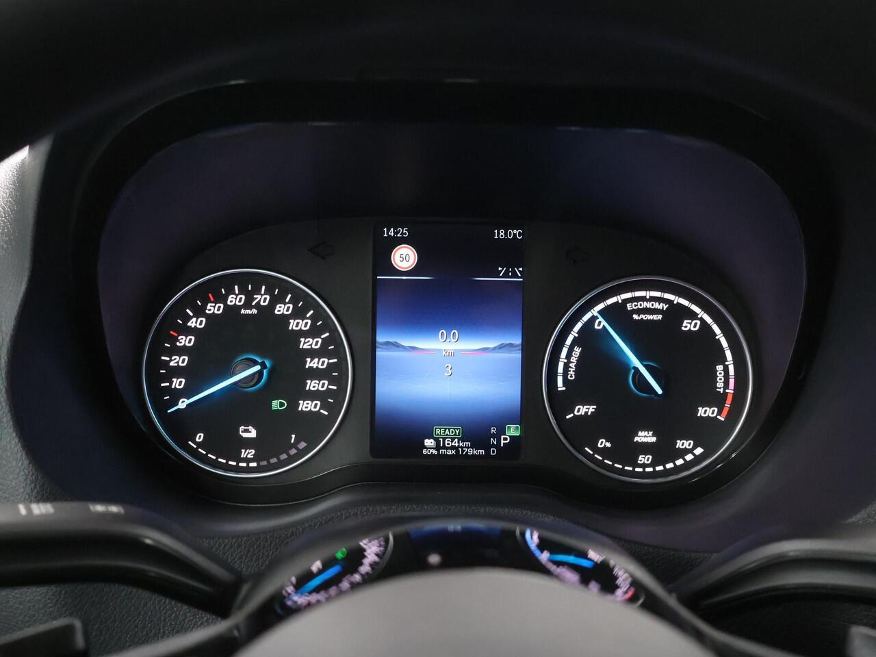 Mercedes-Benz eSprinter 314 L2 H2 PRO | 81 kWh | 100% elektrisch | 2000kg Trekhaak | 115Kw/u DC Snelladen | Smartphone integratie pakket | Carplay | Camera | Comfort bestuurdersstoel |