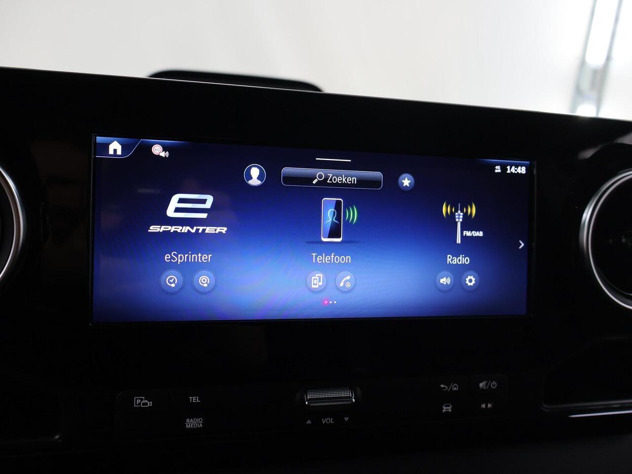 Mercedes-Benz eSprinter 414 GB L2 H2 PRO | 81 kWh | 4250 GVW | 2000 KG Trekhaak | Cruise-Controle | MBUX | Achteruitrijcamera | DC laden 115 kW | Smartphone integratie pakket |