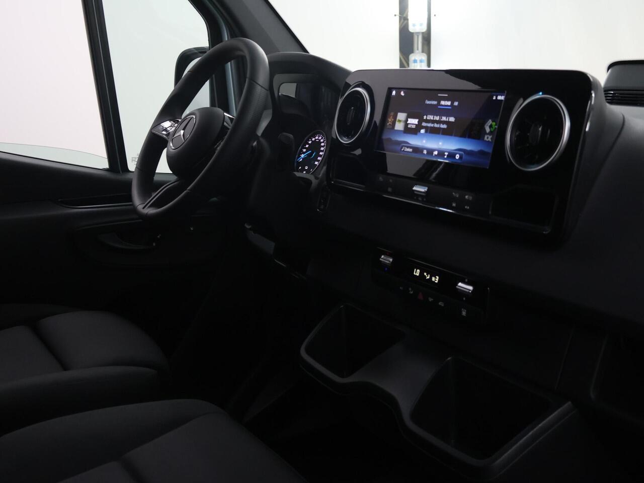 Mercedes-Benz eSprinter 314 GB L2 RWD PRO 100% elektrisch | 2000kg Trekhaak | 115Kw/u DC Snelladen | Smartphone integratie pakket | Carplay | Camera | Comfort bestuurdersstoel |