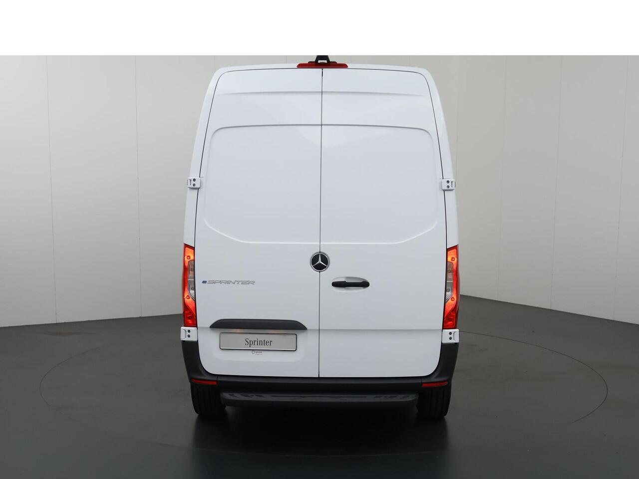 Mercedes-Benz eSprinter 414 L2 H2 RWD PRO 81kWh | Trekhaak | Smartphone integratie pakket | 115 kW Snelladen | Achteruitrijcamera | Standkachel | Stoelverwarming |