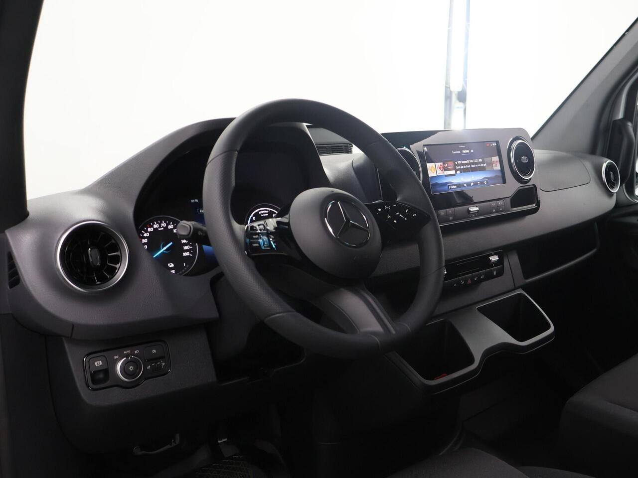 Mercedes-Benz eSprinter 414 L2 H2 RWD PRO 81kWh | Trekhaak | Smartphone integratie pakket | 115 kW Snelladen | Achteruitrijcamera | Standkachel | Stoelverwarming |