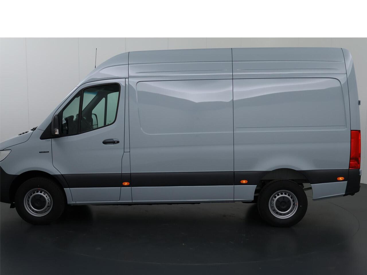 Mercedes-Benz eSprinter 314 L2 H2 Pro 81kWh | Trekhaak | Stoelverwarming | 3-zits | Climate Control | Achteruitrijcamera | Airco | Cruise Control |