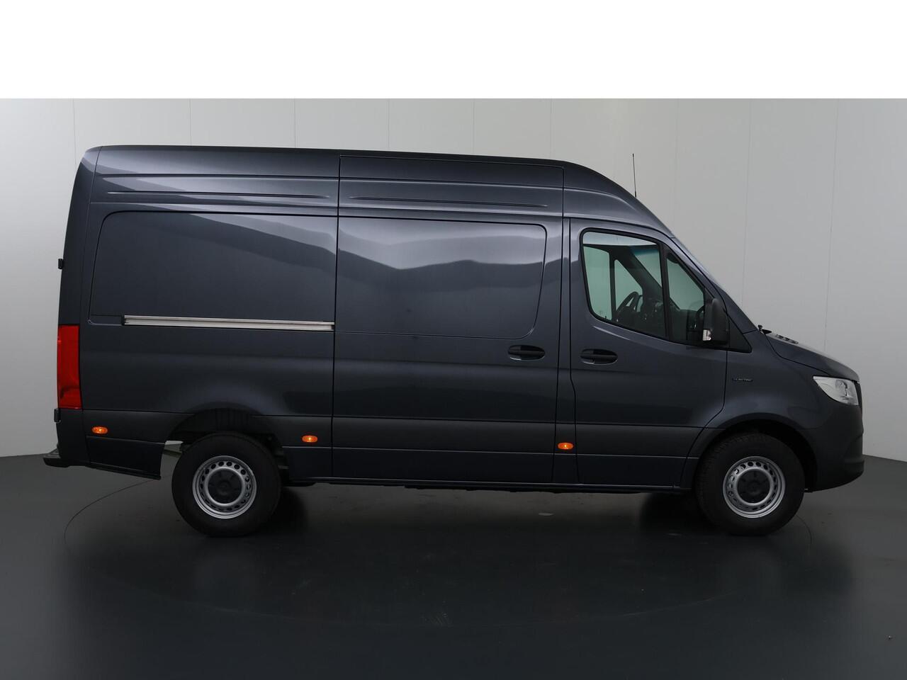 Mercedes-Benz eSprinter 414 GB L2 H2 PRO | 81 kWh | 4250 GVW | 2000 KG Trekhaak | Cruise-Controle | MBUX | Achteruitrijcamera | DC laden 115 kW | Smartphone integratie pakket |