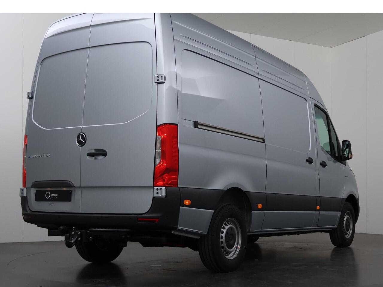 Mercedes-Benz eSprinter 314 L2 H2 PRO | 81 kWh | 100% elektrisch | 2000kg Trekhaak | 115Kw/u DC Snelladen | Smartphone integratie pakket | Carplay | Camera | Comfort bestuurdersstoel |