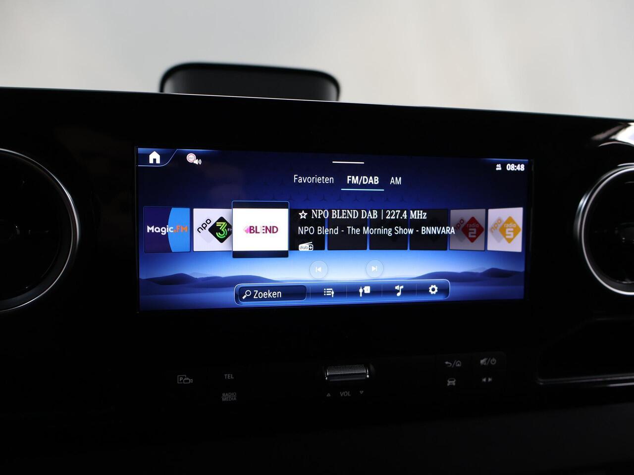 Mercedes-Benz eSprinter 414 GB L2 H2 PRO | 81 kWh | 4250 GVW | Trekhaak | Stoelverwarming | 3-zits | Climate Control | Achteruitrijcamera | Airco | Cruise Control |