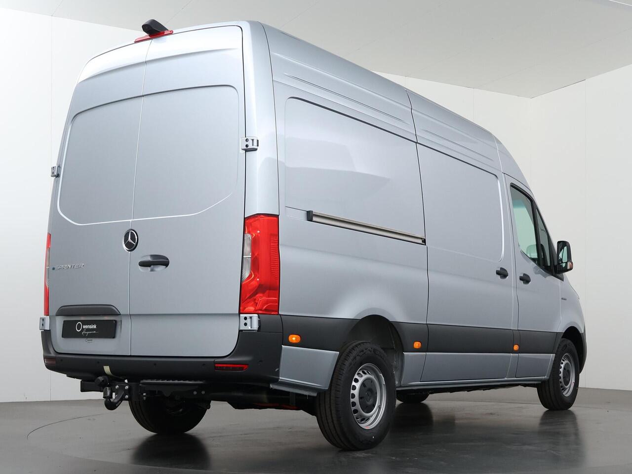 Mercedes-Benz eSprinter 314 L2 Pro 81kWh 100% elektrisch | 2000kg Trekhaak | 115Kw/u DC Snelladen | Smartphone integratie pakket | Carplay | Camera | Comfort bestuurdersstoel |