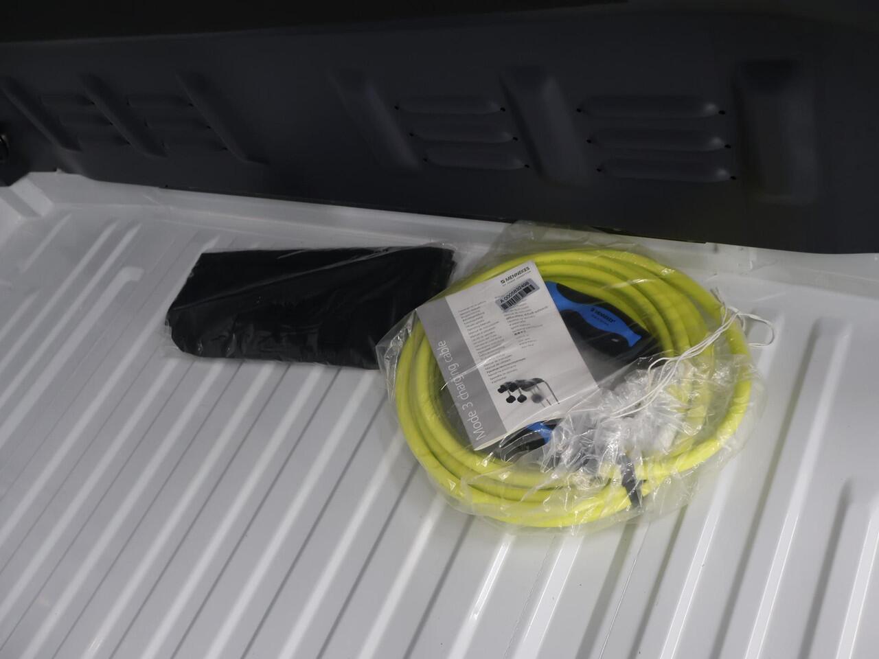 Mercedes-Benz eSprinter 414 L2 H2 RWD PRO 81kWh | Trekhaak | Smartphone integratie pakket | 115 kW Snelladen | Achteruitrijcamera | Standkachel | Stoelverwarming |