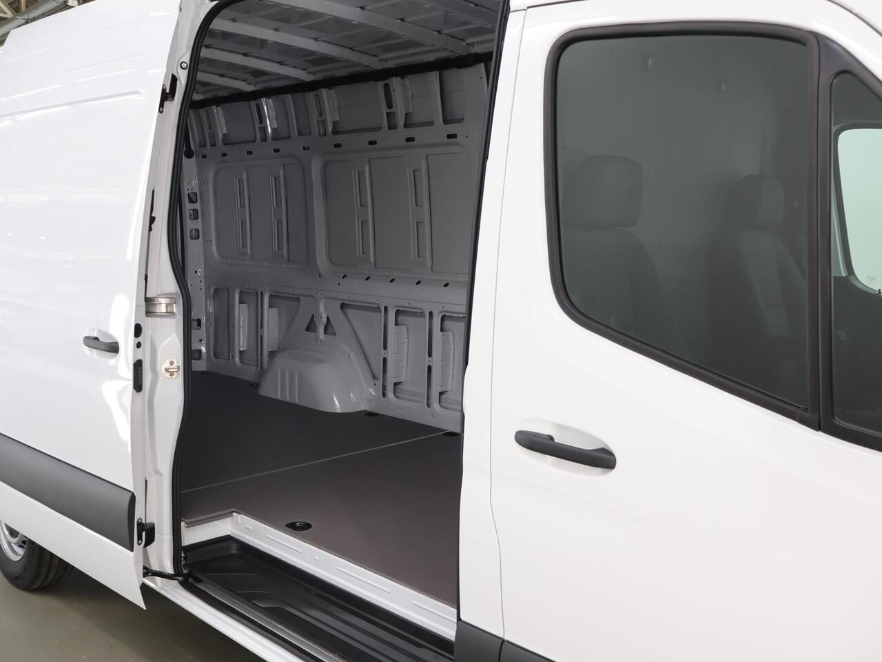 Mercedes-Benz eSprinter 414 L3 H2 Pro 81kWh | 4250 GVW | 270° Deuren | Comfortbestuurdersstoel | Smartphone integratie pakket | DC 115 kWh Snelladen |