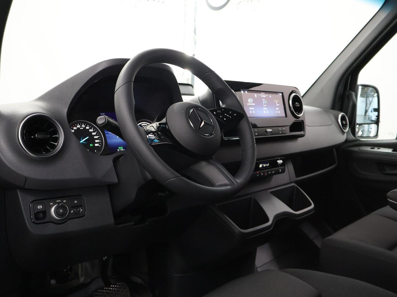 Mercedes-Benz eSprinter 414 GB L2 H2 PRO | 81 kWh | 4250 GVW | 2000 KG Trekhaak | Cruise-Controle | MBUX | Achteruitrijcamera | DC laden 115 kW | Smartphone integratie pakket |