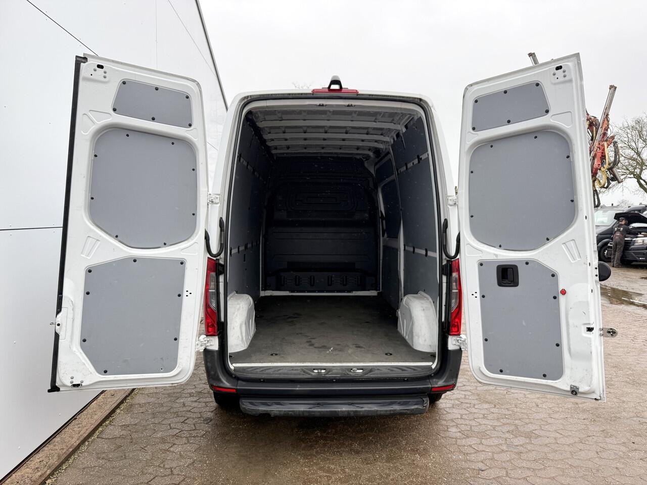 Mercedes-Benz eSprinter 312 ALL-IN PRIJS 93.2% (SOH) L2H2 55kWh 168km WLTP 80kw Snelladen Climate Control Camera Stoelverwarming Laadkabel